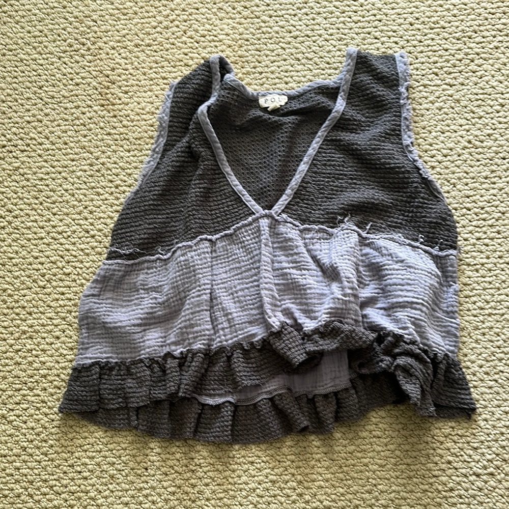 Women’s Gray Sleeveless Top